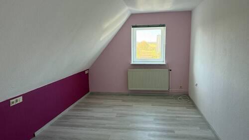 Zimmer im Dachgeschoss - 