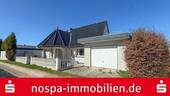 Straßenansicht - Wohnhaus mit südländischem Flair! Wohnhaus mit Doppelgarage, Wintergarten und Dachterrasse