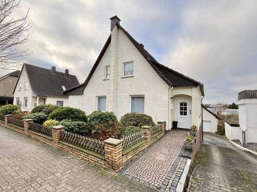 Bild1 - Vielseitiges Wohnhaus mit großem Grundstück in Barntrup