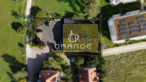 Luftbild – Gesamtansicht mit Grundstück - 