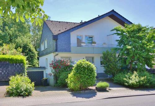 Hausansicht Straße - 5 Zimmer Doppelhaushälfte zum Kaufen in Haan