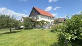 Blick vom Garten - Kaufpreissenkung! Wunderbar gelegenes Zweifamilienhaus, Baugrundstück möglich