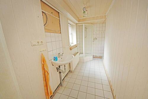 Bad mit Dusche im EG - 