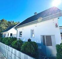 Außergewöhnliches Einfamilienhaus mit 2 Stellplätzen, 1 Garage, Sauna, Grillplatz, Wintergarten, Kaminanschluss, Terrasse - Schwabach Forsthof