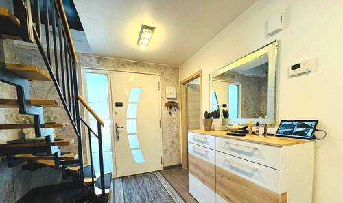 Flur - Mehrfamilienhaus, Wohnhaus mit 118,60 m² in Schwabach zum Kaufen