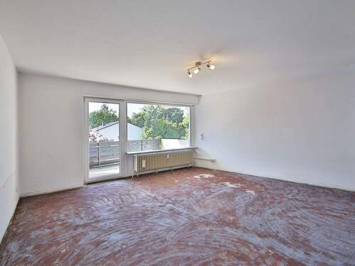 Großzügiger Wohnbereich - 3 Zimmer Etagenwohnung zum Kaufen in Böblingen