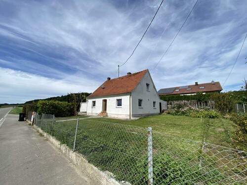 Straßenansicht - Grundstück in Schiltberg