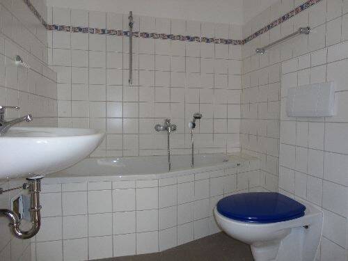 Bad - Etagenwohnung mit 42,50 m&sup2; in Brandenburg an der Havel zur Miete