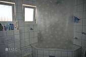 Badezimmer mit Wanne - 