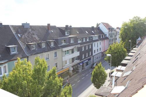 Aussicht auf die Straße - 4 Zimmer Etagenwohnung in Leverkusen