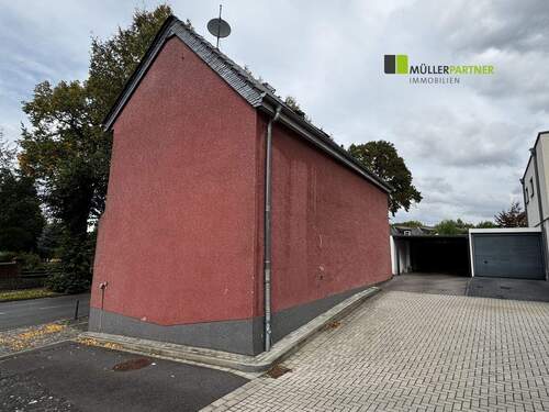Seiten,Rückseite und Carport - 4 Zimmer Einfamilienhaus in Eschweiler