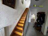 Diele im EG mit Treppe ins I.OG - 