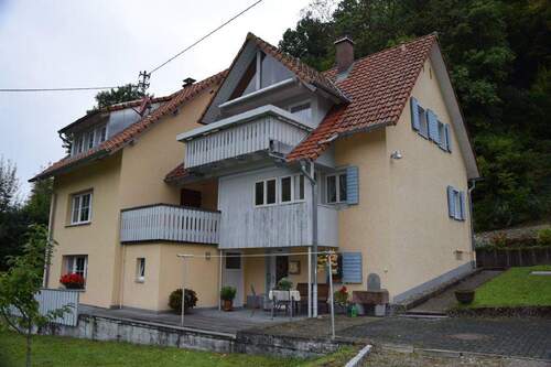 Bild1 - Zweifamilienhaus mit Ferienwohnung auf großem Grundstück in Münstertal