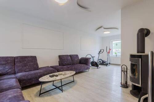 Wohnzimmer mit Kamin - 