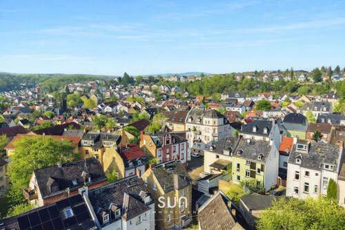 LUFTANSICHT - FAMILIEN(T)RAUM IN WIESBADEN - Grosszügiges Familienhaus mit Struktur und Komfort