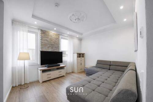 HELLES WOHNZIMMER - 8 Zimmer Einfamilienhaus in Wiesbaden