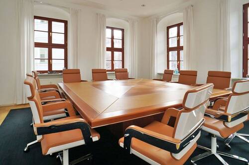 Besprechung - 
