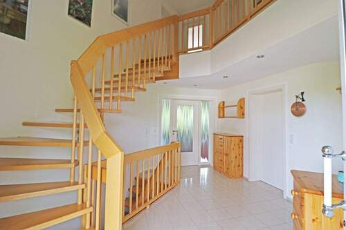 Diele und Empore im EG - 6 Zimmer Einfamilienhaus in Dessau-Roßlau