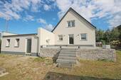 Hausansicht / Grundstücksseite - 