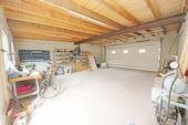 Doppelgarage mit elektrischem Tor - 