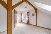 Zimmer im Dachgeschoss - 