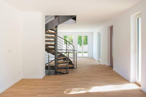 Wohnzimmer - 5 Zimmer Reihenendhaus zum Kaufen in München