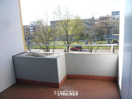 Balkon - Büro mit 200,00 m&sup2; in Wörth zur Miete