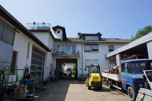 Rückseite vom Wohnhaus - 1 Zimmer Mehrfamilienhaus, Wohnhaus zum Kaufen in Homberg