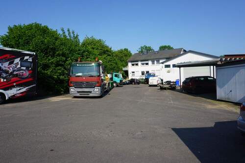Hofansicht vor dem Wohnhaus - 1 Zimmer Mehrfamilienhaus, Wohnhaus in Homberg