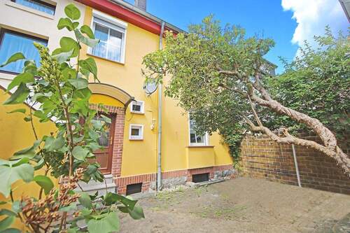 Hausansicht / Hofbereich - 
