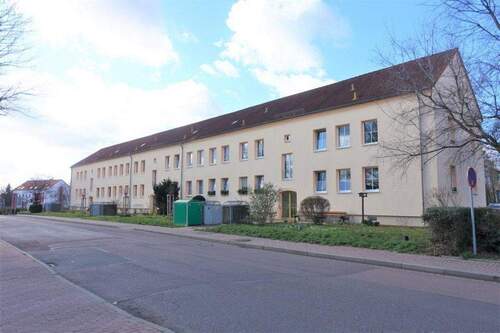 Titelbild - Schicke 2-Raum-Wohnung im Zentrum von Braunsbedra