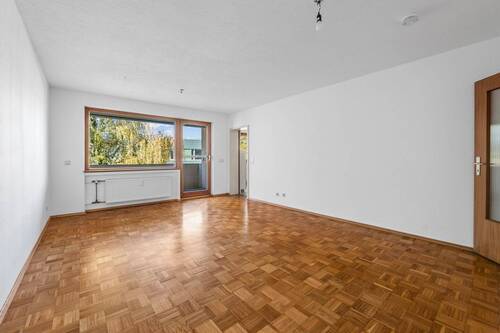 Wohnzimmer1 - Gemütliche 3-Zi ETW mit Loggia und TG-Stellplatz in 79111 Freiburg - Sankt Georgen