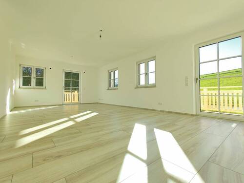 Wohnzimmer-Küche - Etagenwohnung mit 88,30 m&sup2; in Riedering zur Miete