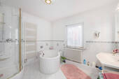 Badezimmer im Obergeschoss - 