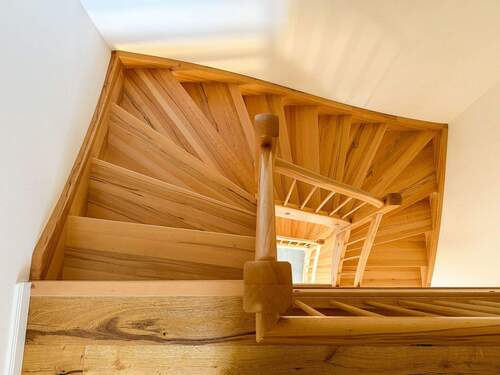 Elegante Holztreppe - 