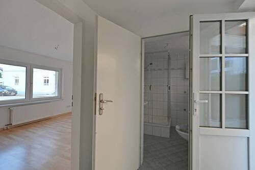 Bad und Gartenzugang - 