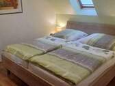 Schlafzimmer mit Doppelbett - Etagenwohnung in Butjadingen zum Kaufen