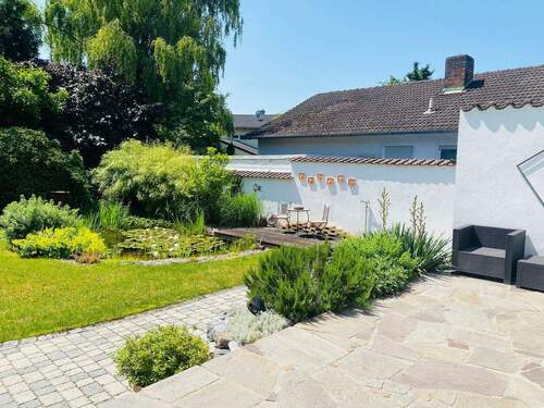 Gartenblick-Teich.jpg - 6 Zimmer Einfamilienhaus zum Kaufen in Straubing