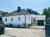 Haus Frontansicht.jpg - 6 Zimmer Einfamilienhaus in Straubing