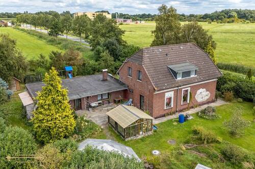 Luftbild - 6 Zimmer Mehrfamilienhaus, Wohnhaus zum Kaufen in Nordenham