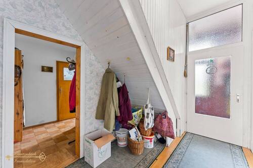 Flur - 6 Zimmer Mehrfamilienhaus, Wohnhaus in Nordenham