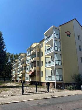 Hausansicht 2 - 2 Zimmer Etagenwohnung zur Miete in Magdeburg