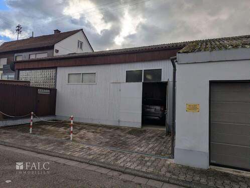 Garage und Nebengebäude - 