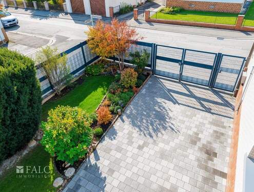 Hoftor - (KI generiert) - 6 Zimmer Einfamilienhaus zum Kaufen in Hagenbach