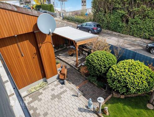 Hof - (KI generiert) - 6 Zimmer Einfamilienhaus in Hagenbach