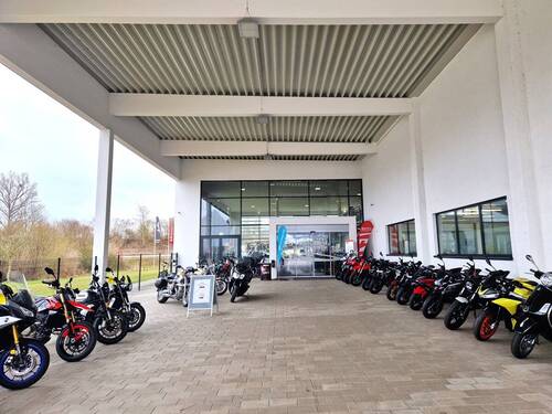 Überdachte Ausstellungsfläche - Gewerbeobjekt (Büro, Produktion, Verkauf) in Winhöring / Eisenfelden