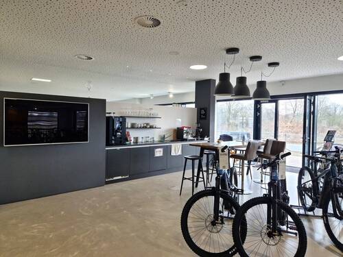 Kundenbistro mit Dachterrasse - 