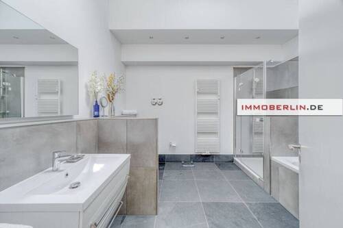 4 - Etagenwohnung mit 207,00 m&sup2; in Kreuzberg zum Kaufen