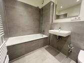 Bad mit Wanne - 