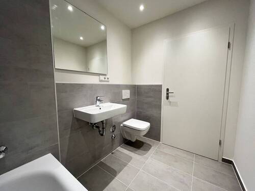 Bad mit Wanne - 